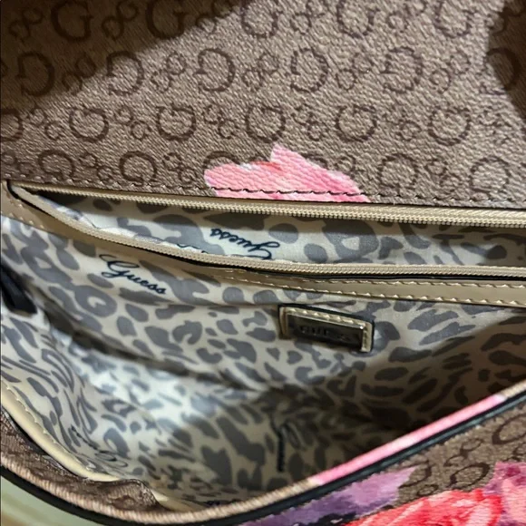 Guess crossbody bags BOGO - Picture 10 of 10
